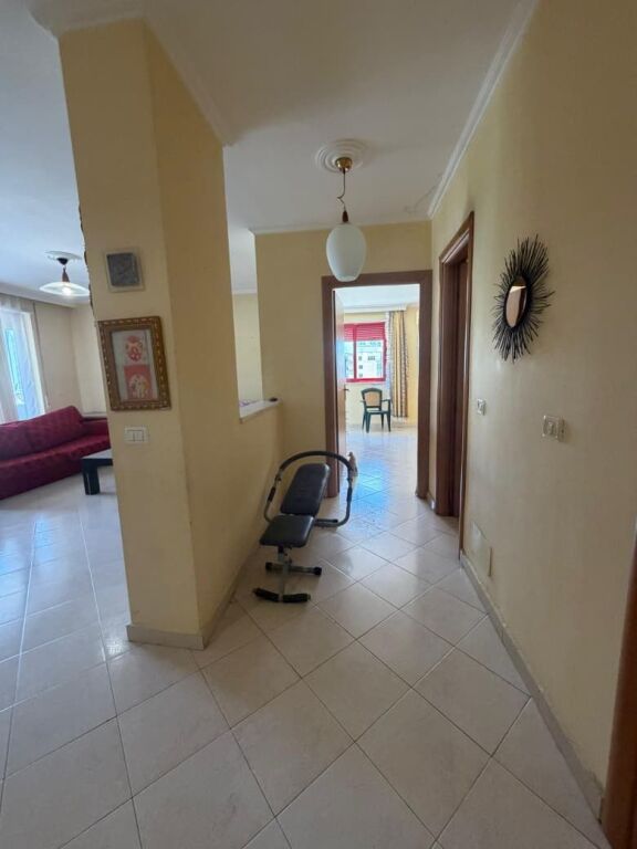 Shitet Apartament 2+1+2 +3 ballkone ne Vollga