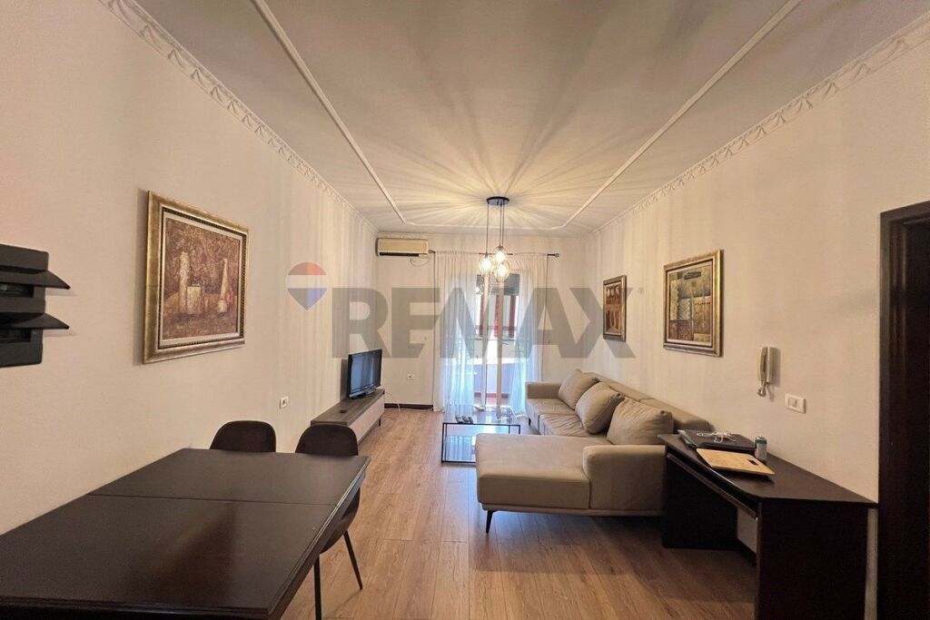Apartament 1+1 per qira tek Liceu Artistik!