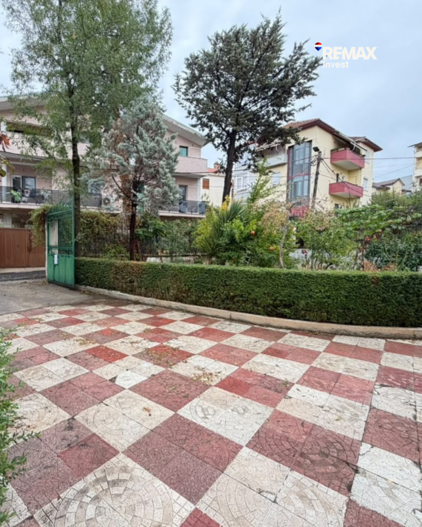Tirane, jepet me qera Vile Vile 2 Katshe Kati 2, 450 m² 2.500 € (Prane pallatit te brigadave) MLS # 530581011-24