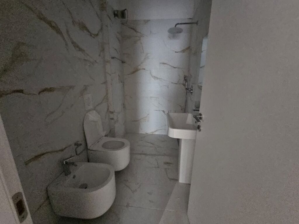 Ambjent per zyra tek Kika Komuna e Parisit !