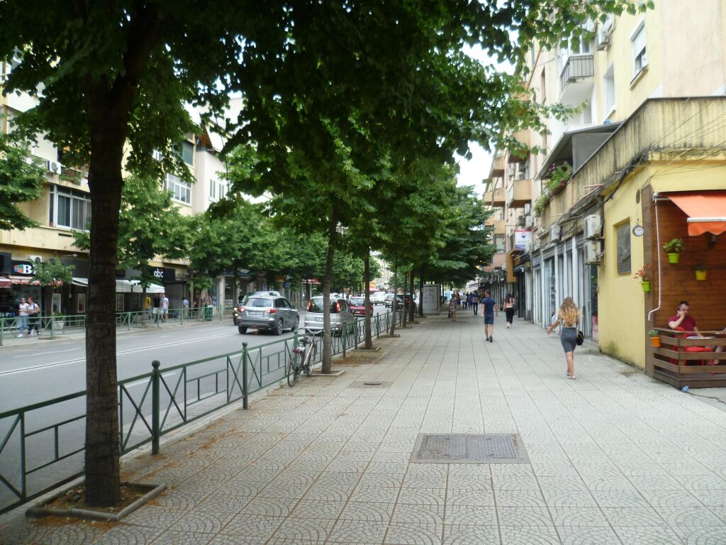 Shop for rent by the roadside, on Durres street