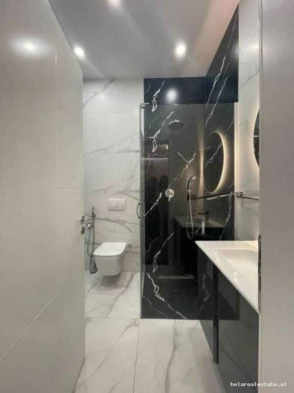 Apartament me qera 2+1 tek Komuna e Parisit (ID B220624) Tirane