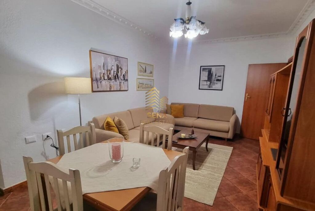 Affitto, Appartamento 2+1+Cucina separata+balcone, Vicino al Liceo – Via Elbasan, 65.000 Leke/mese