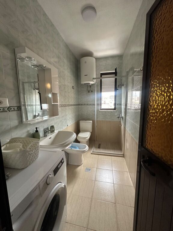 Apartament 2+1+ Ballkon me qira – Pranë Liceut Artistik !