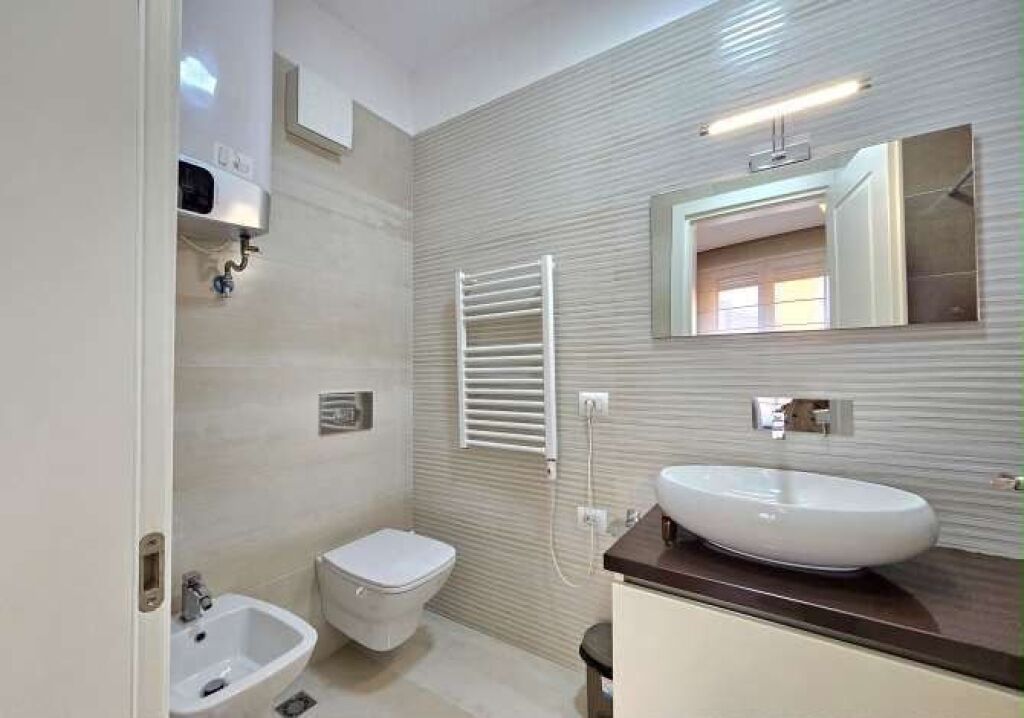 🏡 Appartamento 2+1 in affitto 📍 Myslym Shyri, vicino al Centro di Tirana ✨