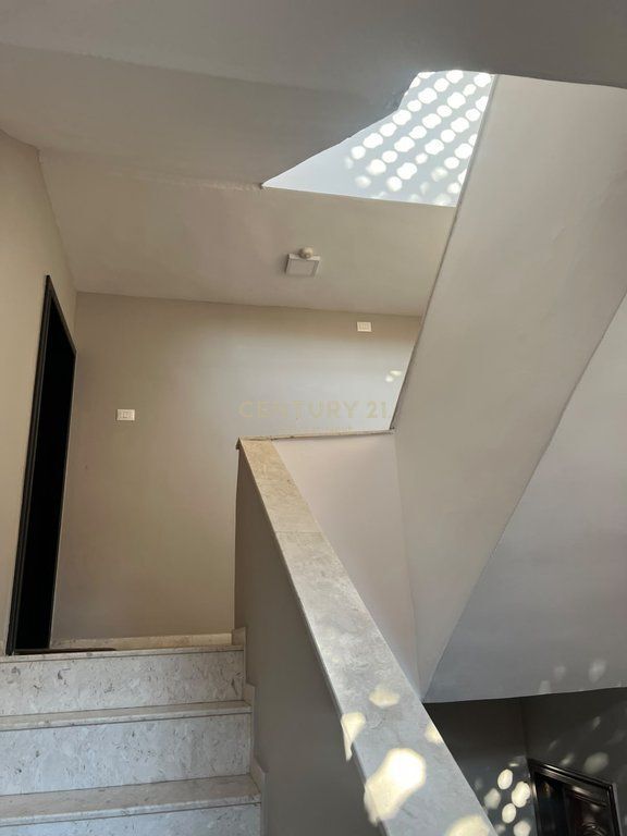 SHITET APARTAMENT 1+1 – PËRBALLË MINISTRISË SË JASHTME, TIRANË 140,000 € 12,700,000 Lekë