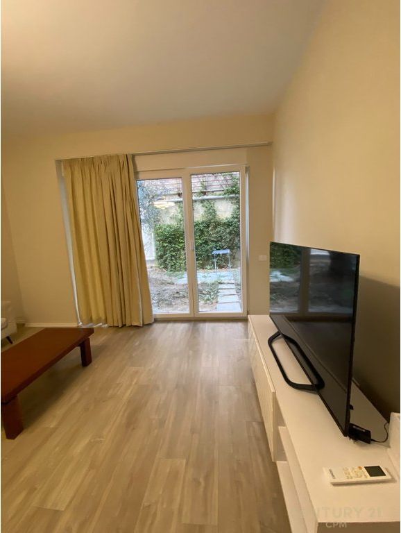 Jepet me Qira Apartament Modern 2+1+2 tek Liqeni Thatë