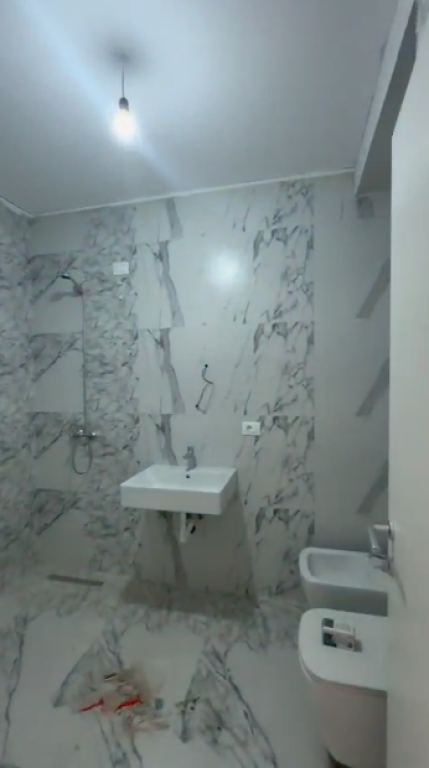 🌇Shitet apartament 3+1 te Komuna e Parisit🗝️