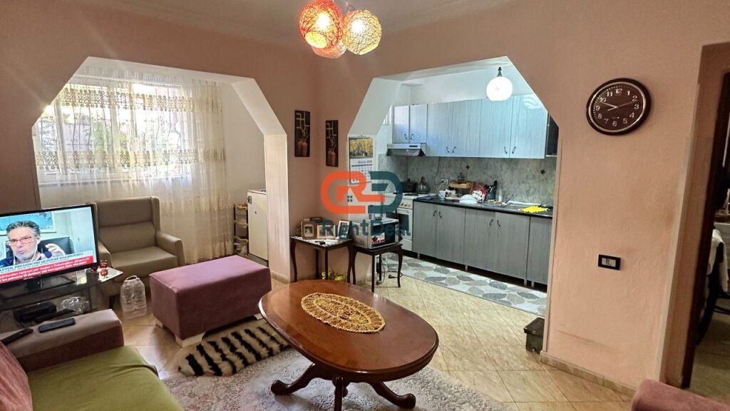 Tek Stadiumi Dinamo, Shitet Apartament 2+1 Per Biznes !!