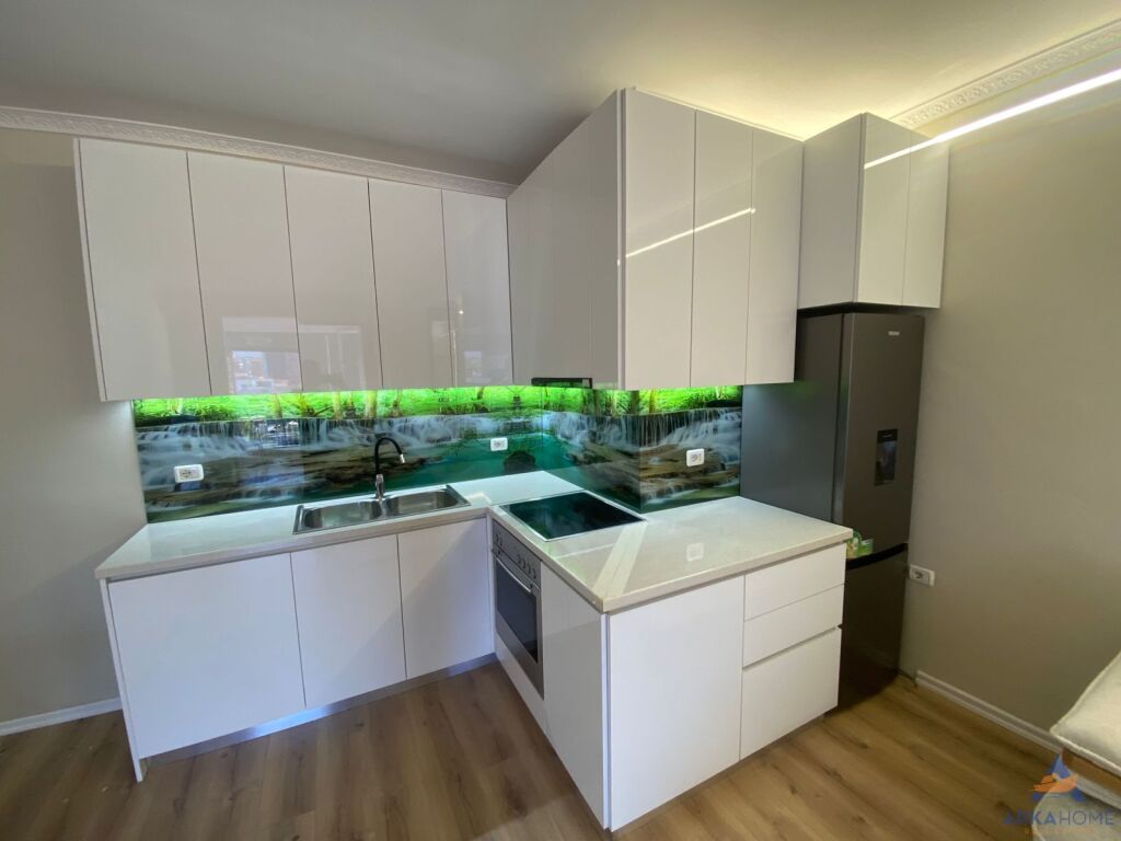 AFFITTASI APPARTAMENTO 1+1+BALCONE "COMPLESSO URSLUGA, EX STAZIONE DEI TRENI" 70.000 LEKE