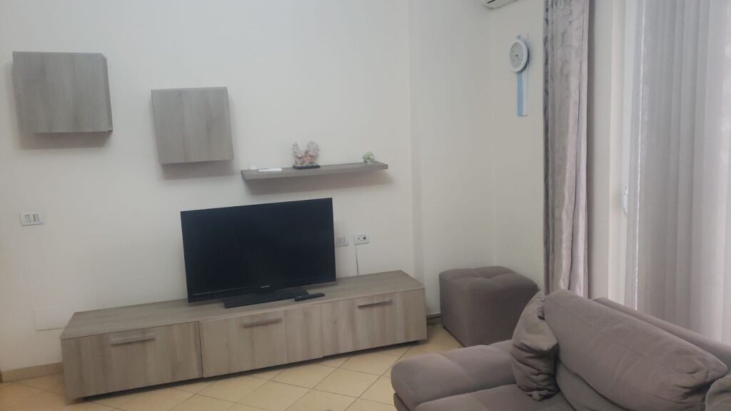 Jepet me qira 2+1+1 LAPRAKE 50.000 leke