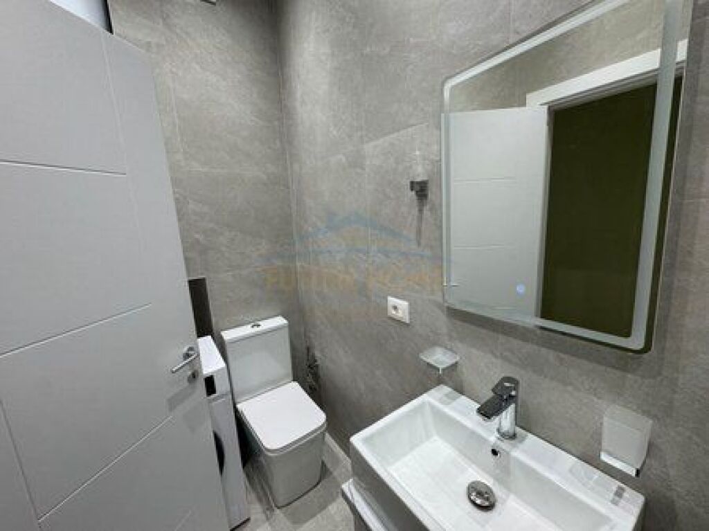 In vendita, Appartamento 2+1, Myslym Shyri, Tirana.