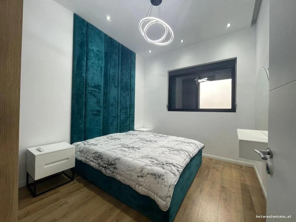 Apartament me qera 2+1 tek Komuna e Parisit (ID B220624) Tirane