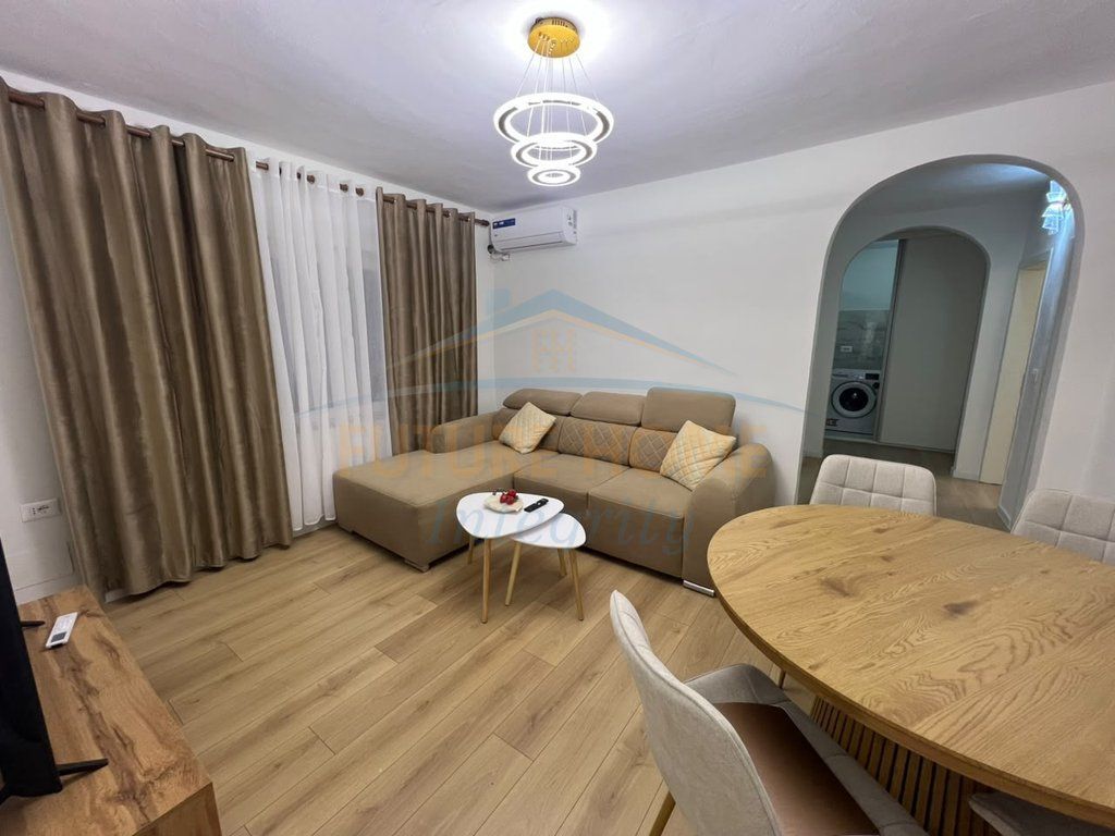 Affitto, Appartamento 3+1, Via Fortuzi, Tirana.