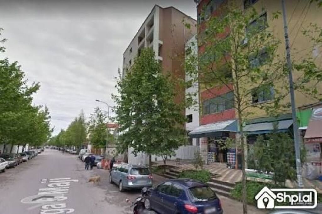 Shitet apartament 1+1 tek 5-Maji