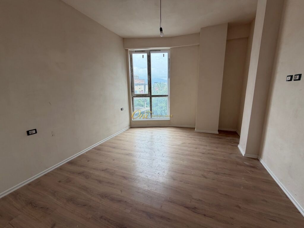 KOMUNA E PARISIT APARTAMENT PER SHITJE 3+1