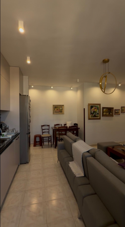 Shitet apartament 2+1 te Ish-Fusha e Aviacionit