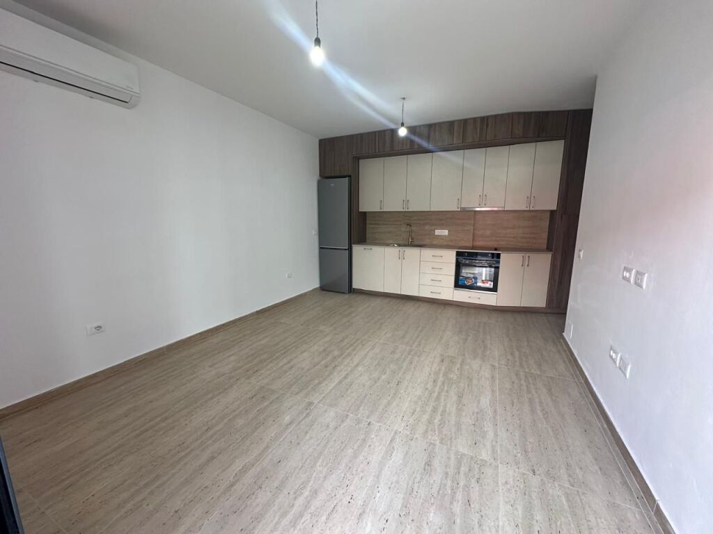 Via Jordan Misja affittasi appartamento 2+1, parzialmente arredato 70.000 Leke
