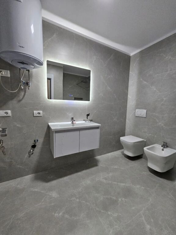 SHITET APARTAMENT 1+1 RRUGA E KAVAJES 170.000 EURO FH-97127