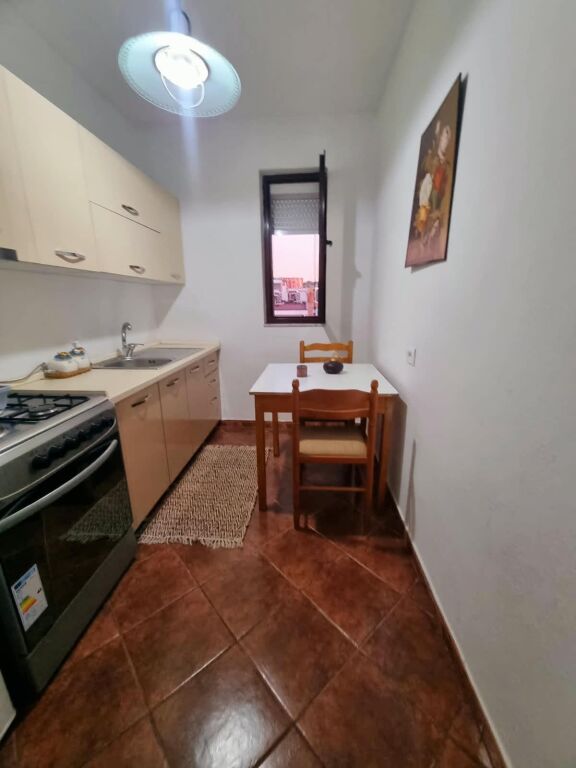 2+1 apartment for rent near the High School!