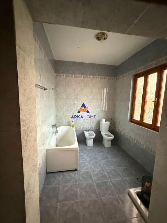 AFFITTASI VILLA SU 3 PIANI " VIA SPIRO ÇIPI, TIRANA " 200.000 LEK