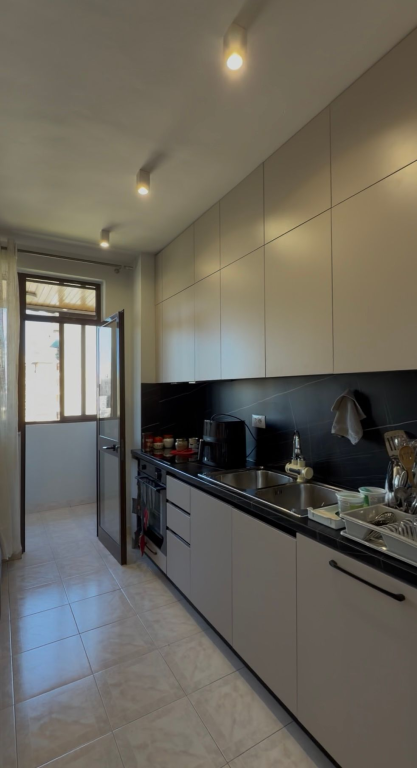 Shitet apartament 2+1 te Ish-Fusha e Aviacionit