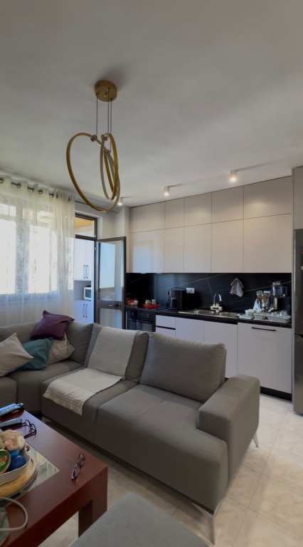 Shitet apartament 2+1 te Ish-Fusha e Aviacionit