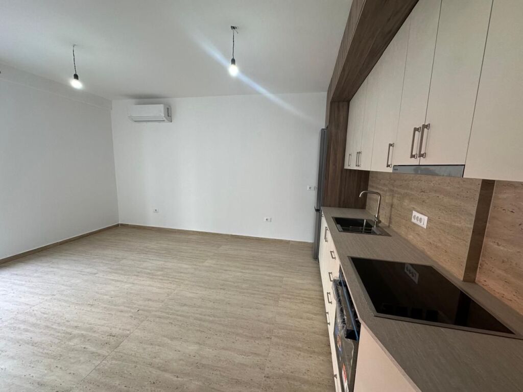 Via Jordan Misja affittasi appartamento 2+1, parzialmente arredato 70.000 Leke
