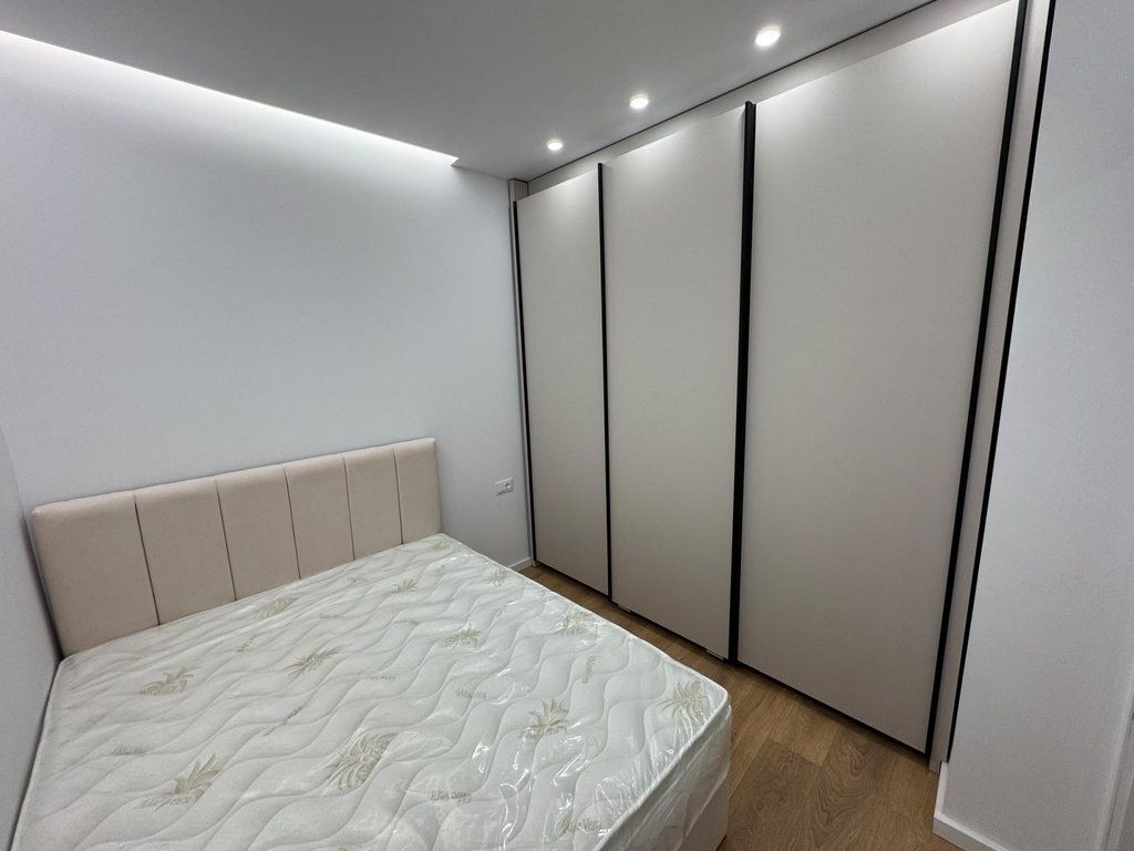 Shitet, Apartament 1+1, Komuna e Parisit, Tirane . CITY75176