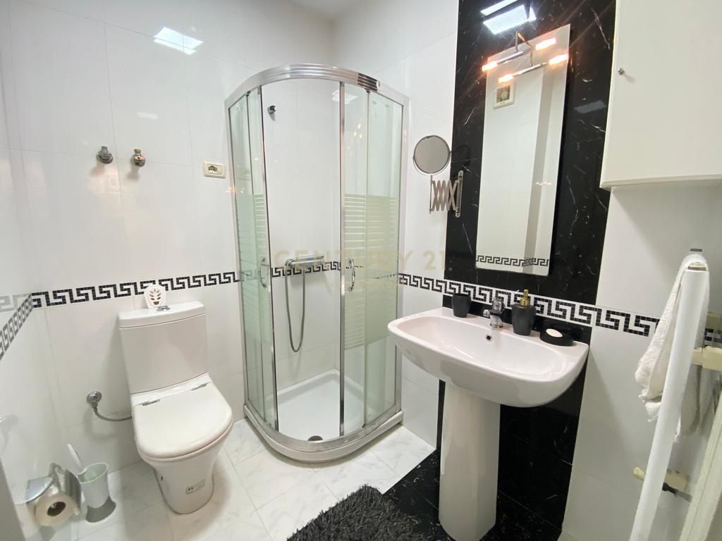 Apartament 2+1+2 per shitje te Kompleksi Dinamo