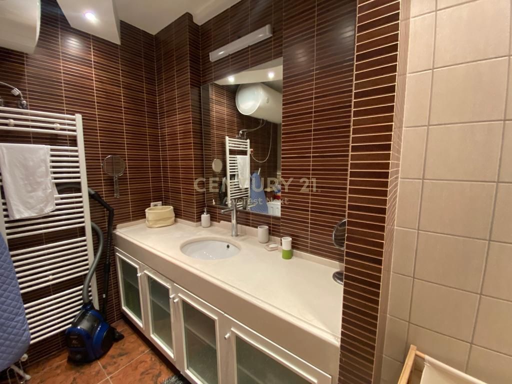 Apartament 2+1+2 per shitje te Kompleksi Dinamo