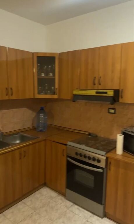 Qera | Shtëpi private 2 + 1 | Rruga Zef Serembe | 300 €/muaj