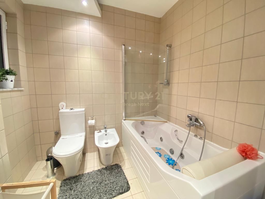 Apartament 2+1+2 per shitje te Kompleksi Dinamo