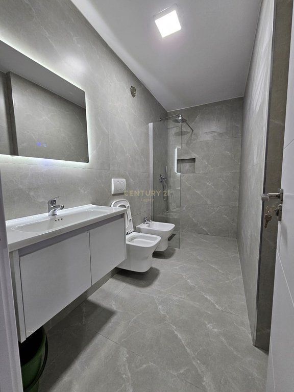 SHITET APARTAMENT 1+1 – RRUGA E KAVAJËS, TIRANË