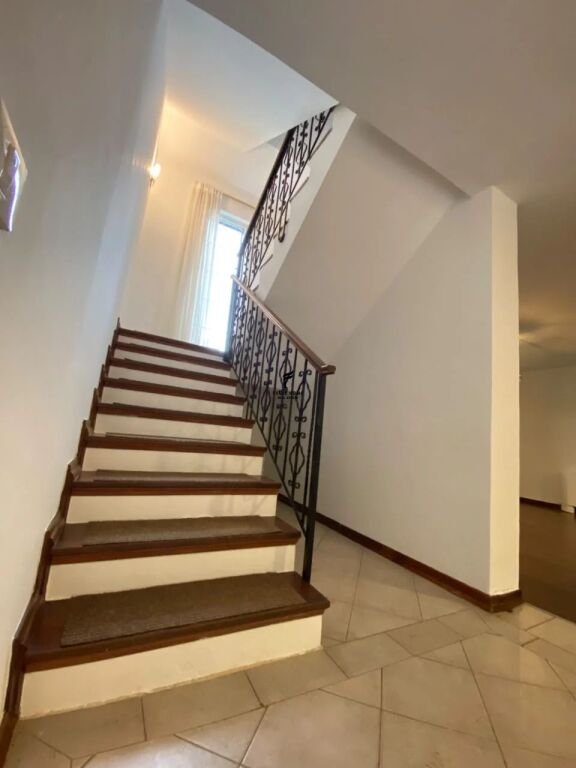3-STOREY VILLA FOR RENT TEG 350,000 LEKE FH-97099