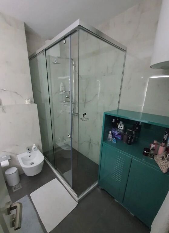 SHITET APARTAMENT 3+1+2 RRUGA E KOSOVARVE 60.000.000 LEKE FH-97058
