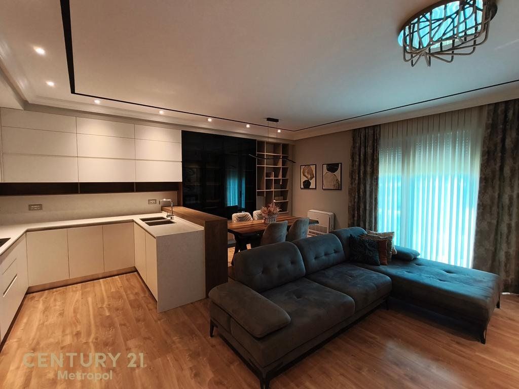 Apartament 2+1+ Parkim+ Oborr me qira tek Liqeni I Thate