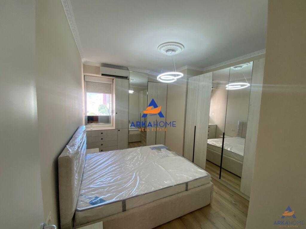 AFFITTASI APPARTAMENTO 1+1+BALCONE "COMPLESSO URSLUGA, EX STAZIONE DEI TRENI" 70.000 LEKE