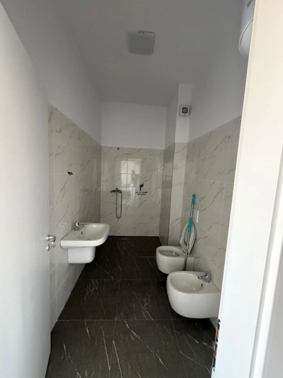 APARTAMENT ME QERA 2+1+2 VASIL SHANTO 130.000 LEKE FH-97109