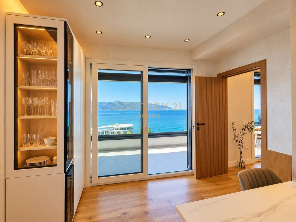 Luxury Penthouse with Panoramic View on the Southern Riviera