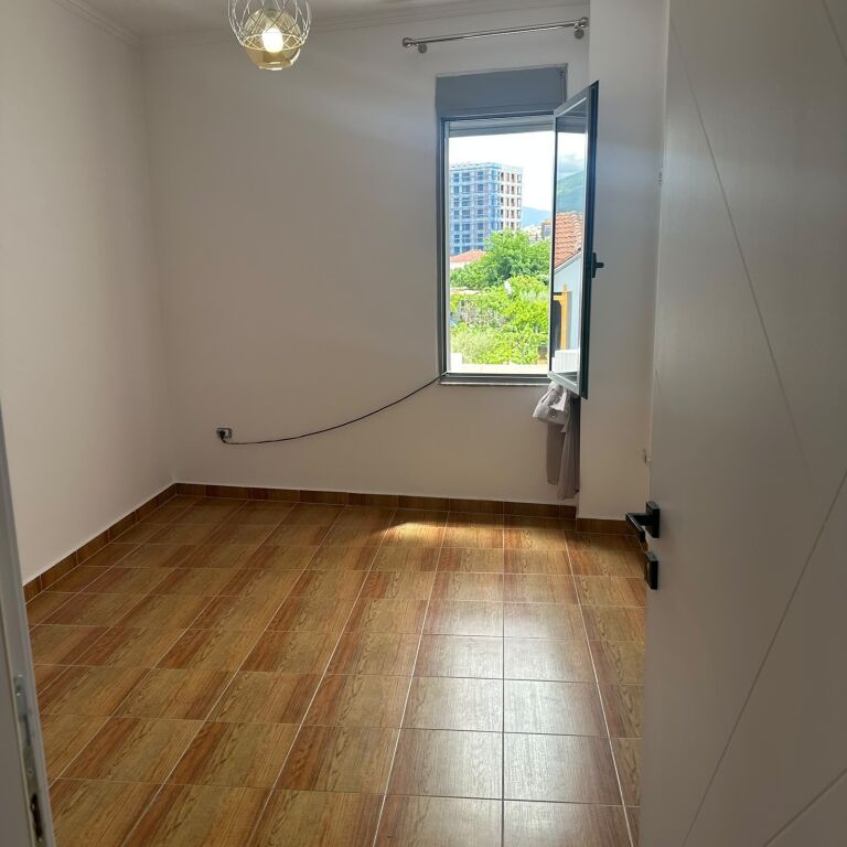 Rent | Apartament 3 + 1 | Materniteti i Ri | 700 €/month