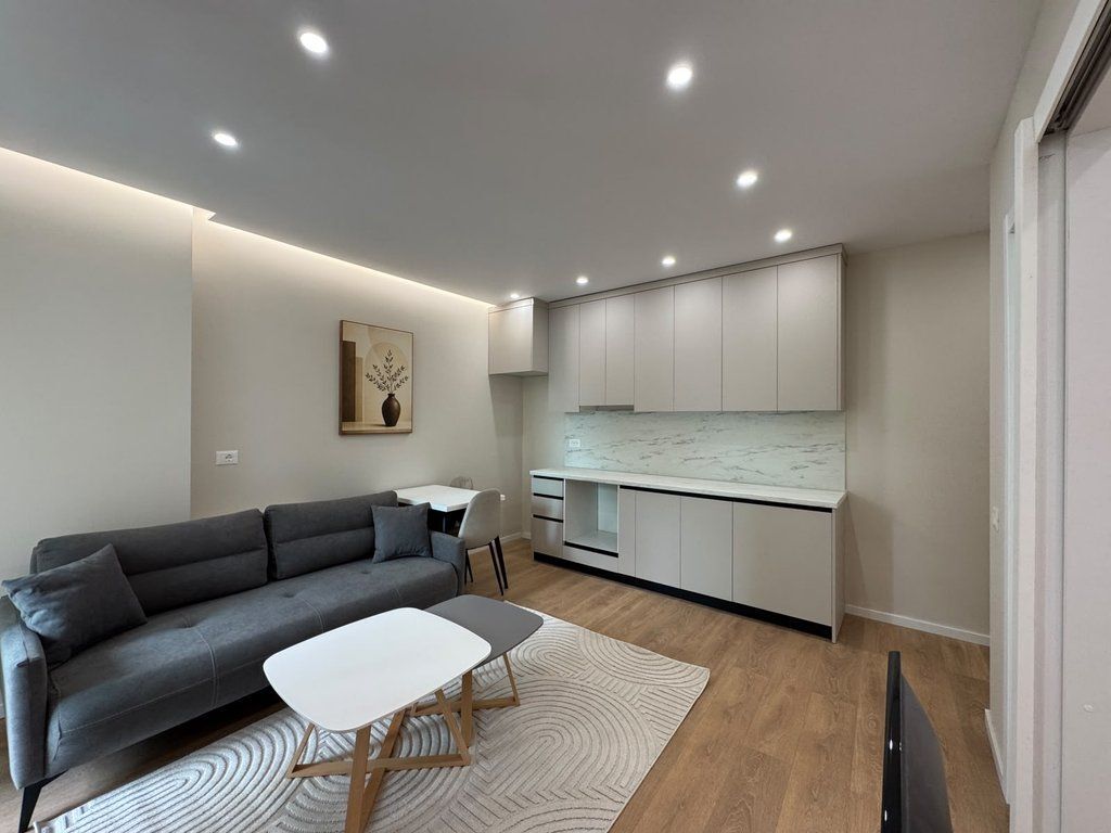 Shitet, Apartament 1+1, Komuna e Parisit, Tirane . CITY75176