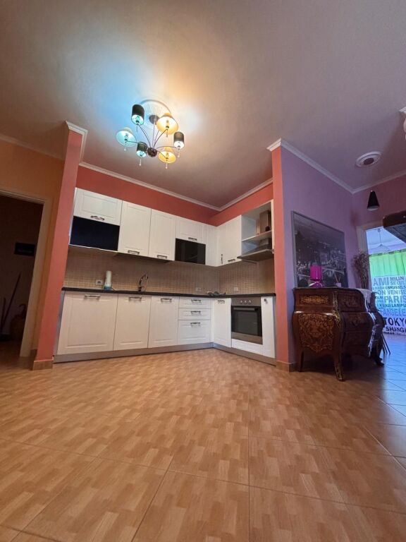 Shitet Apartament 2+1 ne Shkoze!