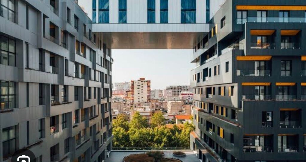 Zyre me qira prane Square 21
