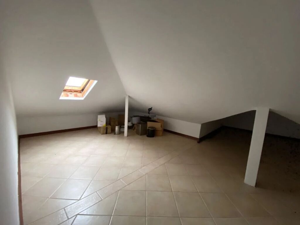 3-STOREY VILLA FOR RENT TEG 350,000 LEKE FH-97099
