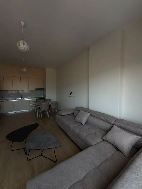APARTAMENT ME QERA 2+1+2 VASIL SHANTO 130.000 LEKE FH-97109