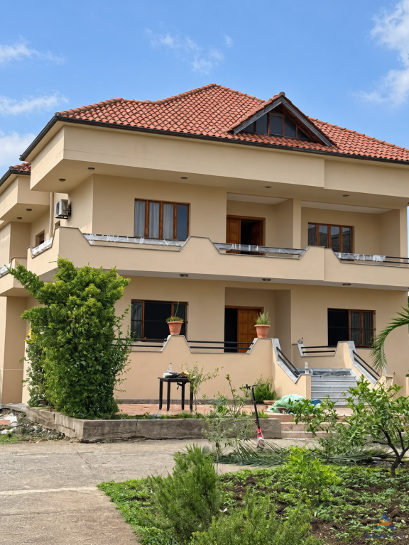 AFFITTASI VILLA SU 3 PIANI " VIA SPIRO ÇIPI, TIRANA " 200.000 LEK