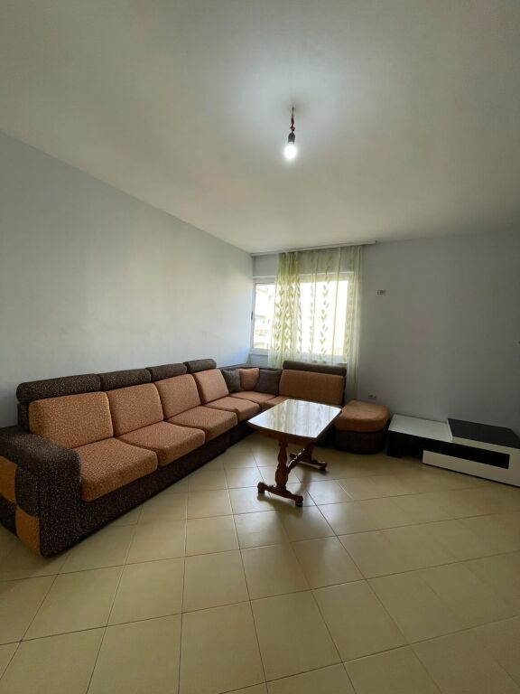 Shitet apartament 3+1 tek Pallatet Cabej , Yzberisht , Misto Mame , Astir , Kashar .