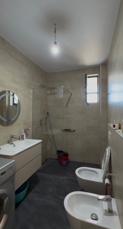 Shitet apartament 2+1 te Ish-Fusha e Aviacionit