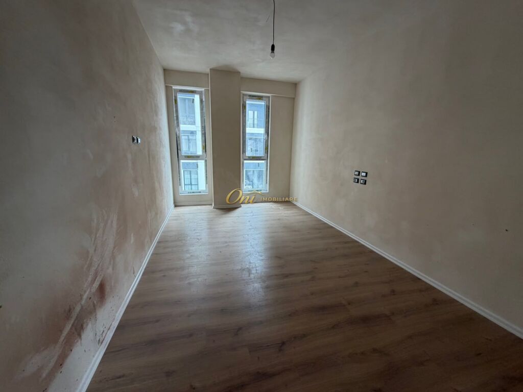 KOMUNA E PARISIT APARTAMENT PER SHITJE 3+1